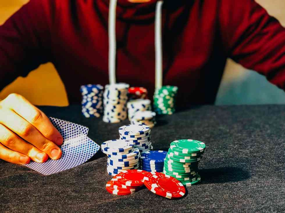 Comment les croupiers en direct ont transformé les casinos en ligne